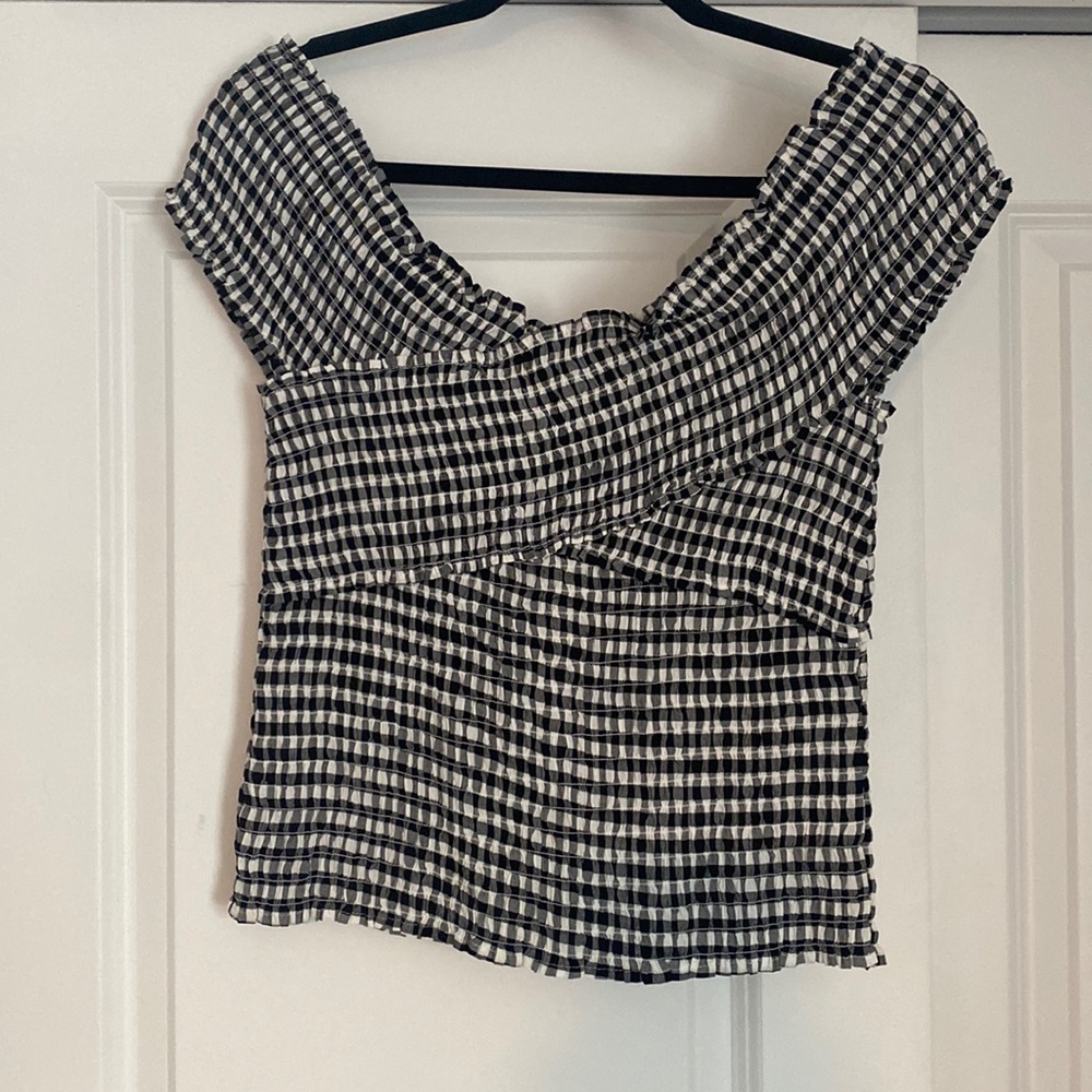 Cupcakes & Cashmere stretch wrap top